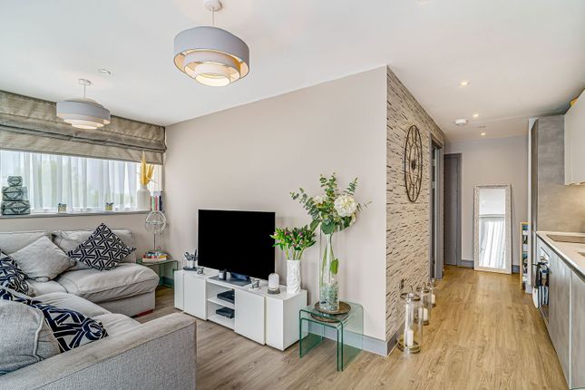 1-bed flat on Mercury House, 14,Flat 14, Park Terrace, Worcester Park, £260,000