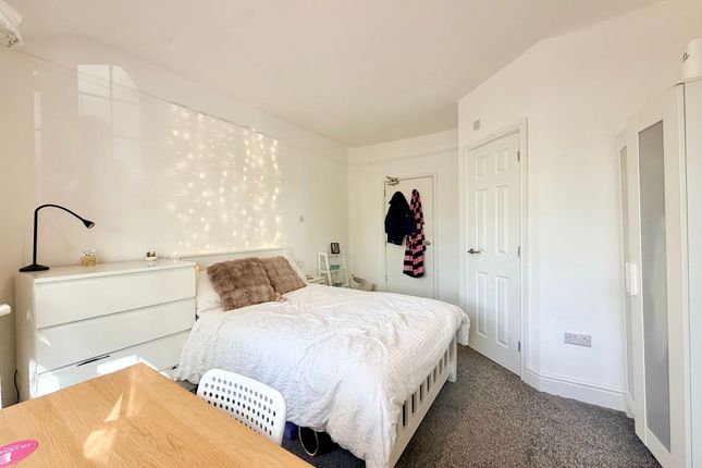 123 Harlaxton Drive, Nottingham photo 4