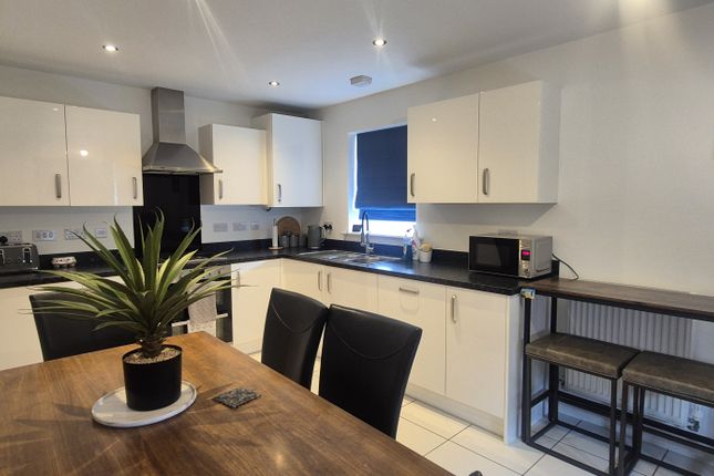 28, Saltern Drive, SPALDING photo 3