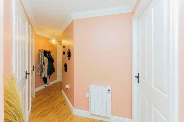 Flat for sale in Moss Hey, Spital, Wirral