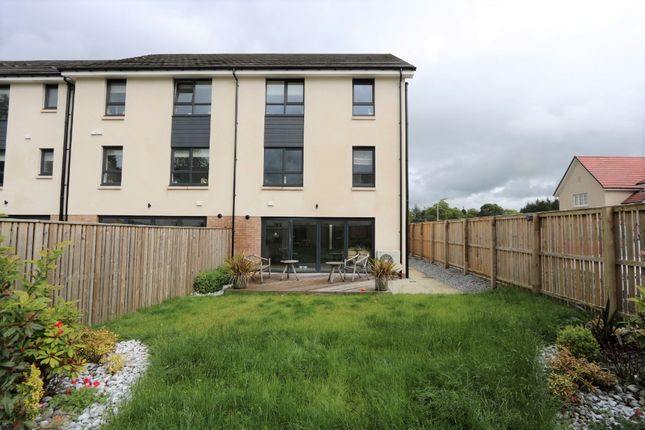 Town house to rent in Bright Close, Bearsden, Glasgow