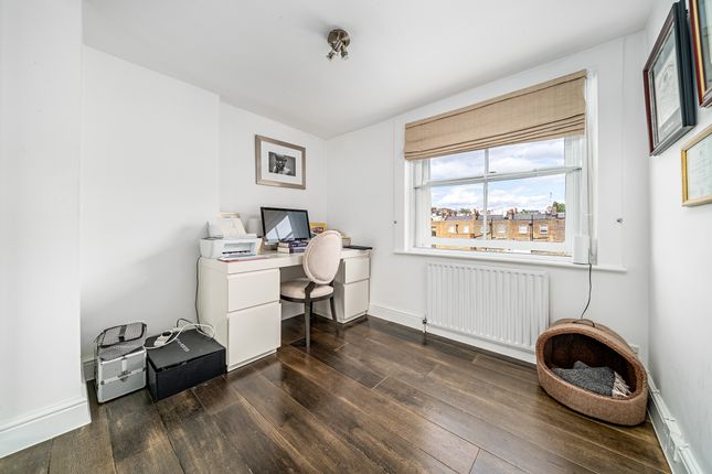 Flat for sale in Chester Street, London