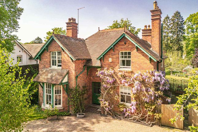 Applegate, Croft Road, Goring on Thames photo 3
