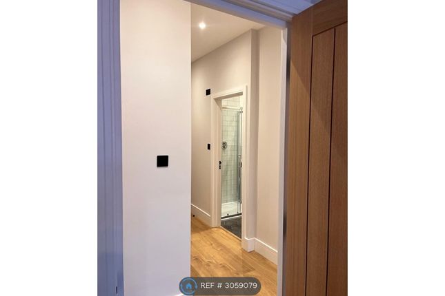 Isabella House Flat, B Dallaway Gardens, East Grinstead photo 5