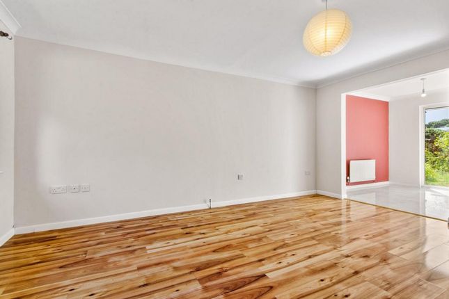 9, Levern Bridge Court, Glasgow photo 4