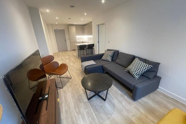 Flat to rent in Queen Street, Salford