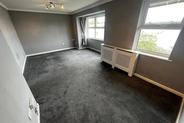 Flat to rent in Josephs Road, Guildford