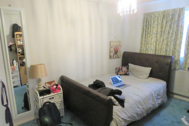 3 , Sandpiper Mews, Bradford photo 4