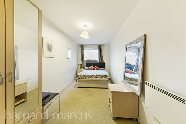 17 Azalea House, Bedfont Lane, Feltham photo 4