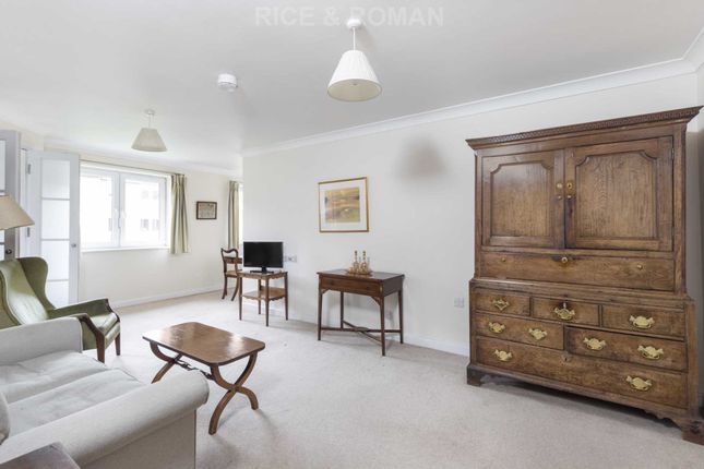 Flat for sale in Gibson Court, Hinchley Wood