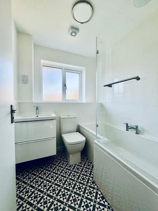64, Sovereign Way, Birmingham photo 4