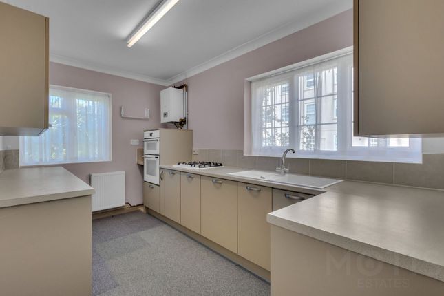 Flat 18 James Court, Dixwell Road, Folkestone photo 3