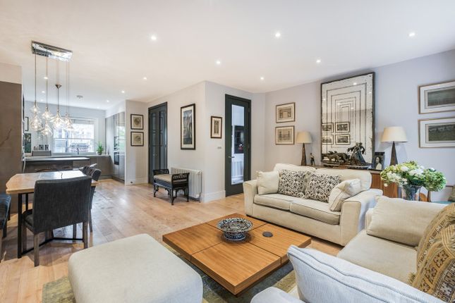 Flat for sale in Hammersmith Grove, Brackenbury Village, Hammersmith