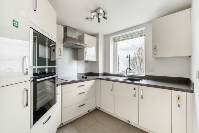 Flat 6 Holly Place, 18, High Street, Cobham photo 2