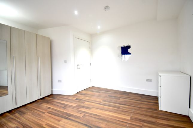 Terraced house to rent in Station Road, London