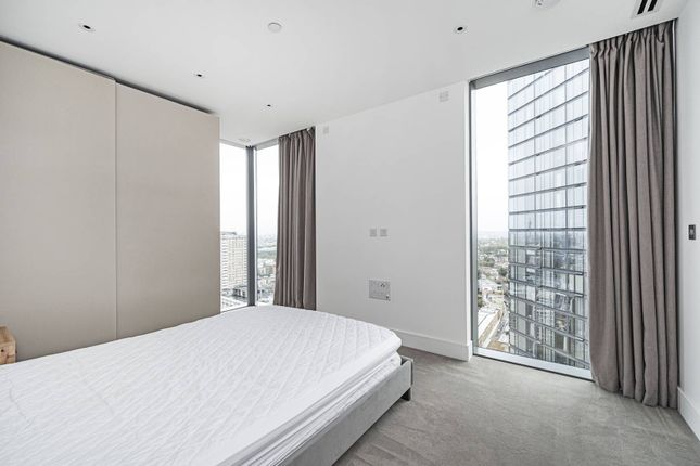 Flat for sale in City Road, Old Street, London