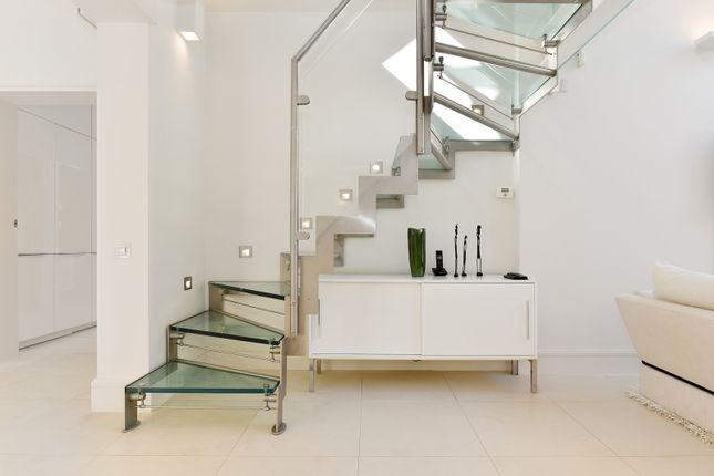 Studio 1 151A, King Henrys Road, London photo 3