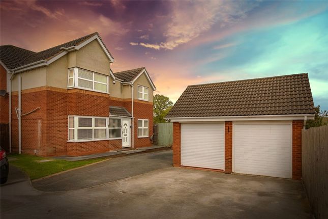 Thumbnail Detached house for sale in Dove Close, Bedworth, Warwickshire