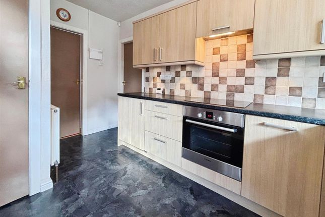 Hollingwood Lane, Bradford photo 5