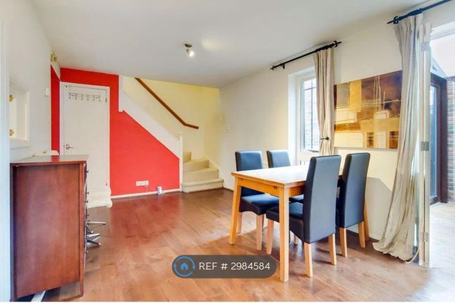 Lamplighter Close, London photo 4