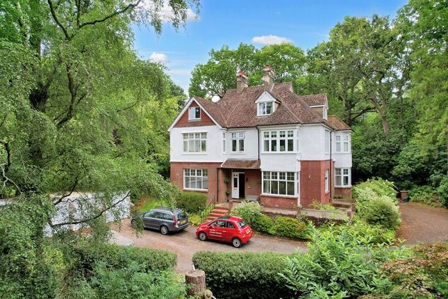 Thumbnail Flat for sale in Farnham Lane, Haslemere Great Access To Town, Station &amp; Countryside