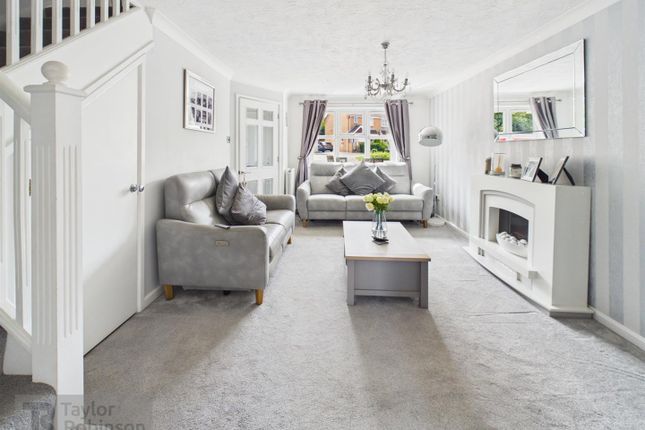 2, Boleyn Close, Crawley photo 2