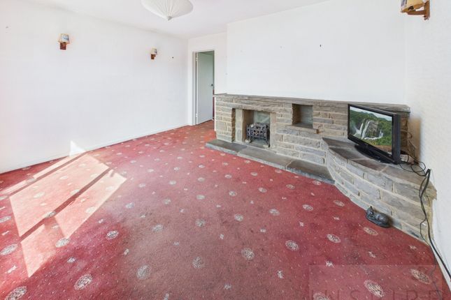 48 Whittington Road, Crawley photo 2