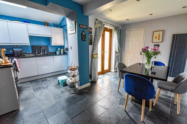4, Ash Close, Dursley photo 4