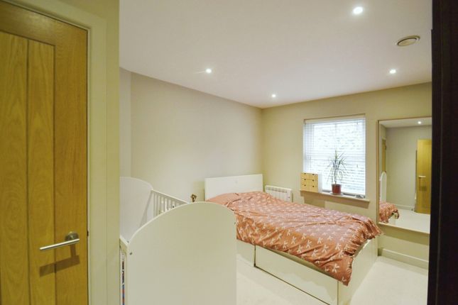 Flat for sale in Parkgate Apartments, London