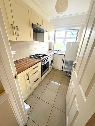 15, Linden Avenue, Thornton Heath photo 2