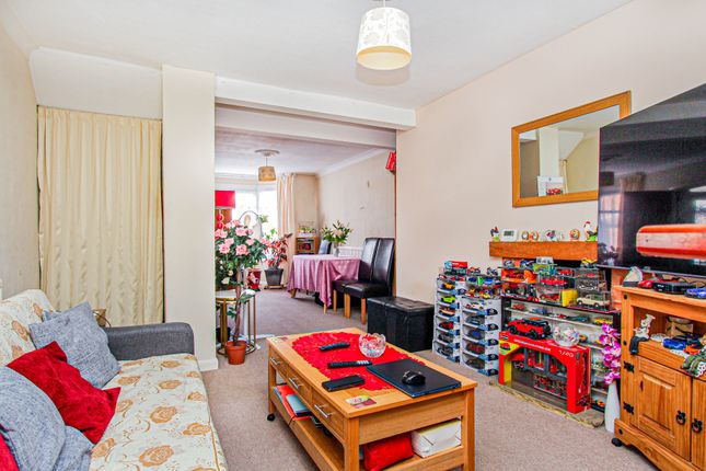 15, Millers Close, Wellingborough photo 4