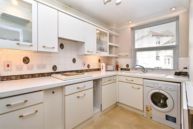 18, Berkeley Court, 1-9 Wilmington Square, Eastbourne photo 3