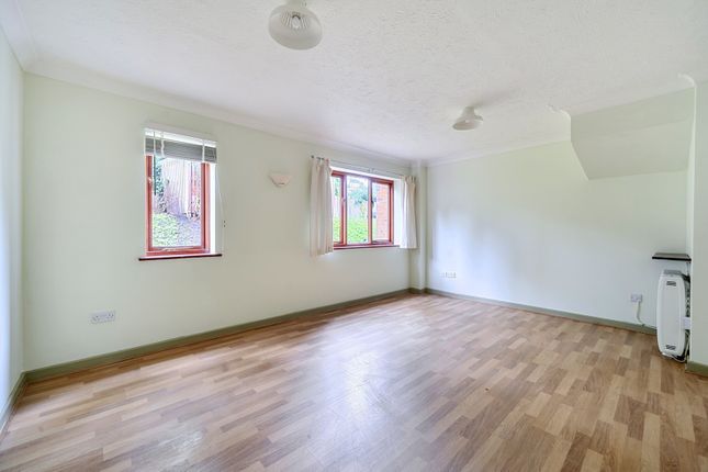 St Swithins Court, Twyford photo 4