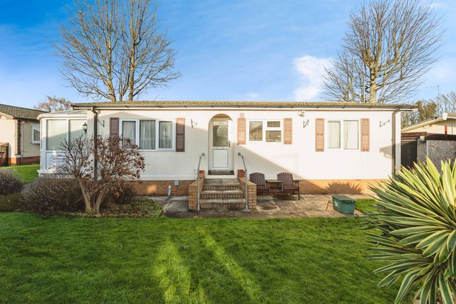 2-bed caravan on 54, West Park Homes, Pontefract, £100,000