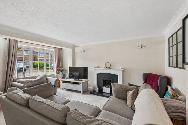 25, Grange Close, Hitchin photo 2