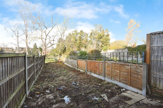 43, Lodge Avenue, Romford photo 2