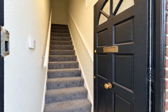 6 Tithe Court, Hall Lane, London photo 2