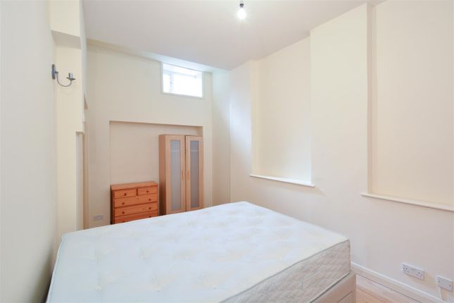 Flat for sale in Peary Place, London