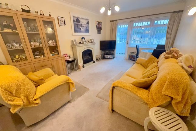 6 Elizabeth Court, Torquay photo 3