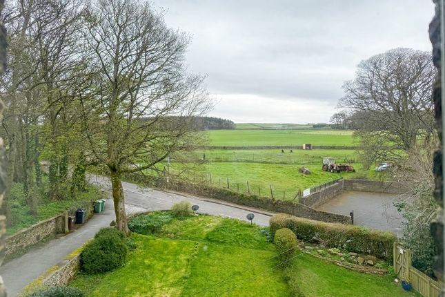 37, Wilshaw Road, Holmfirth photo 2