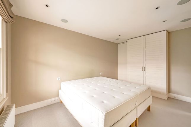 Upper Maisonette, 24, Cheniston Gardens, London photo 5