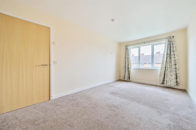 Flat for sale in Cresswell Crescent, Bloxwich, Walsall