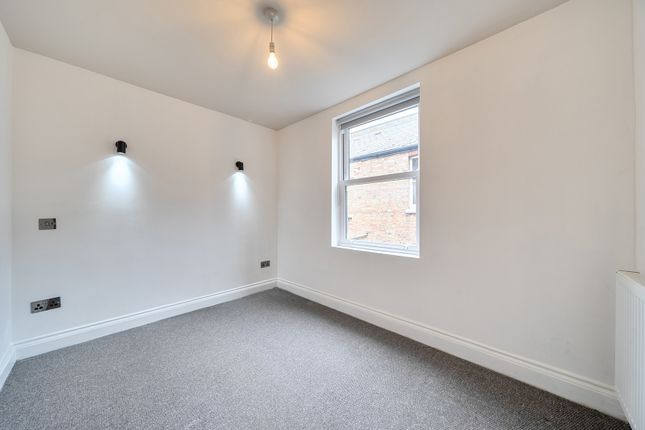Flat 2, 192, Lordship Lane, London photo 4