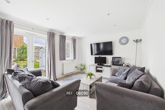 3, Hoctun Close, Castleford, WF10 4TF photo 3
