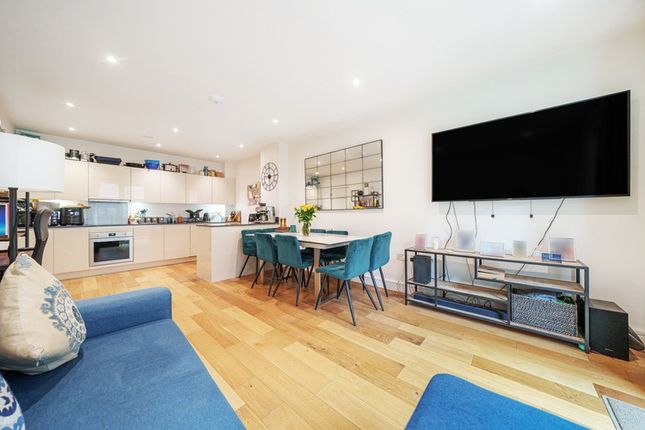 Flat for sale in Fairbourne Road, Clapham, London
