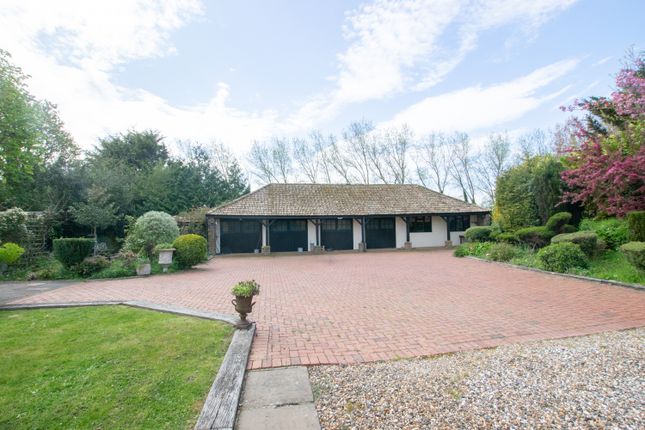 Period Farmhouse, Barrow Hall Road, Southend-on-Sea photo 3