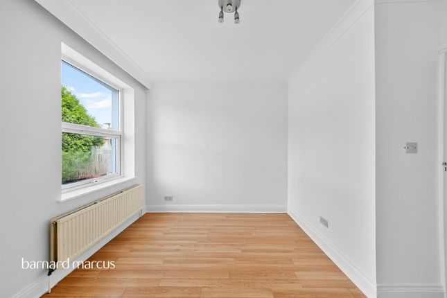 343a, Ballards Lane, London photo 4