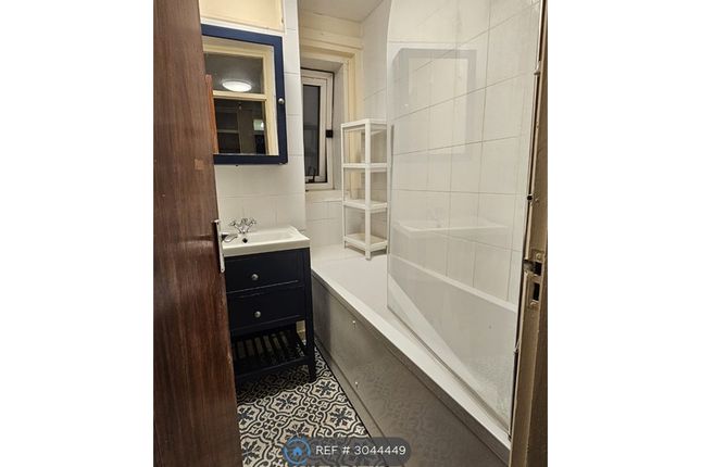Flat  Dalehead, Harrington Square, Camden photo 5