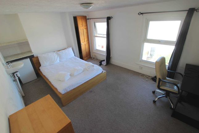 Room to rent in Carey Street, Reading