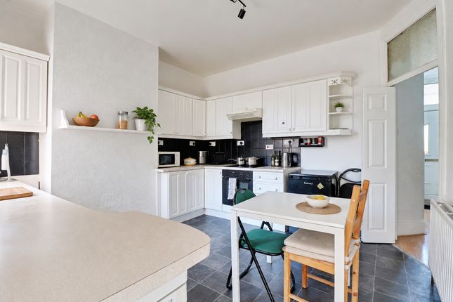 58, Salisbury Avenue, Westcliff-on-Sea photo 4